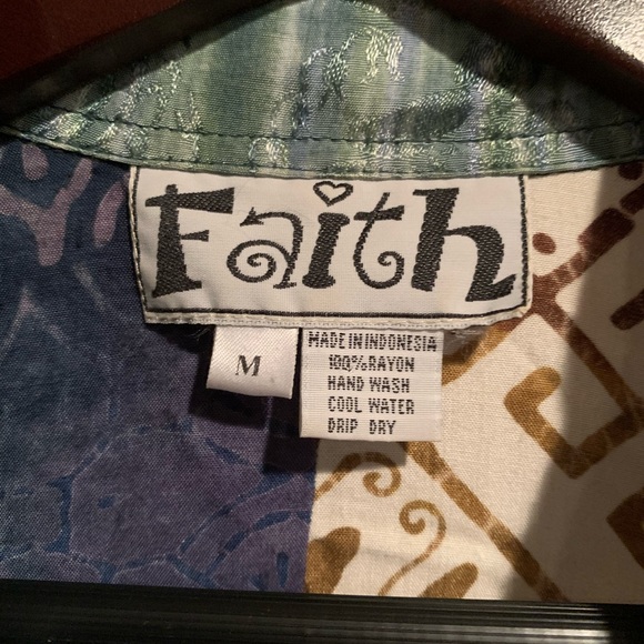 Unique retro Faith batik button down shirt. - Picture 3 of 3